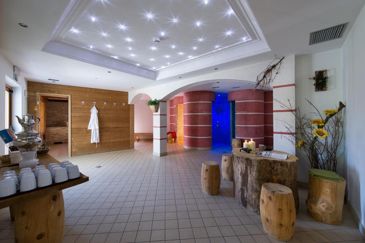 Hotel Gran Mugon Vigo di Fassa Esterno foto