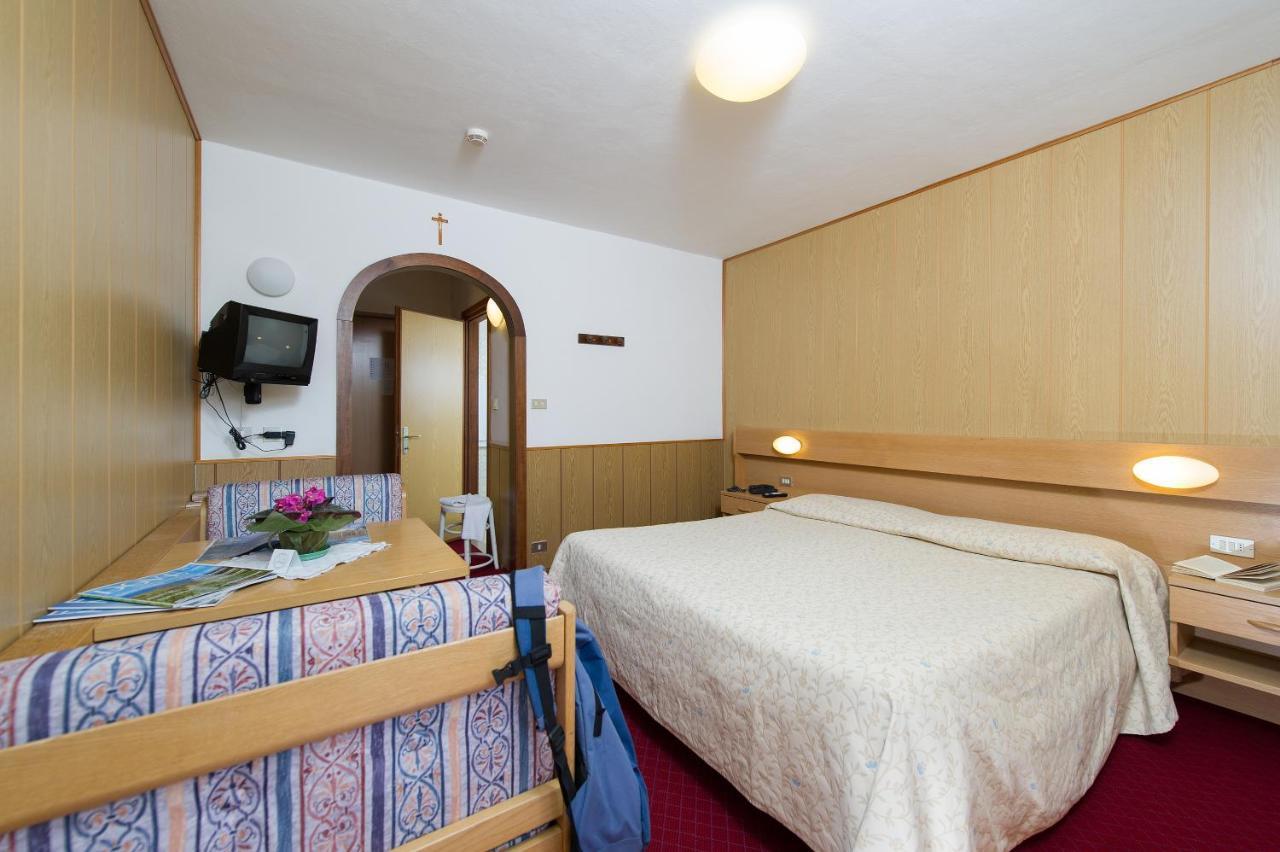Hotel Gran Mugon Vigo di Fassa Camera foto