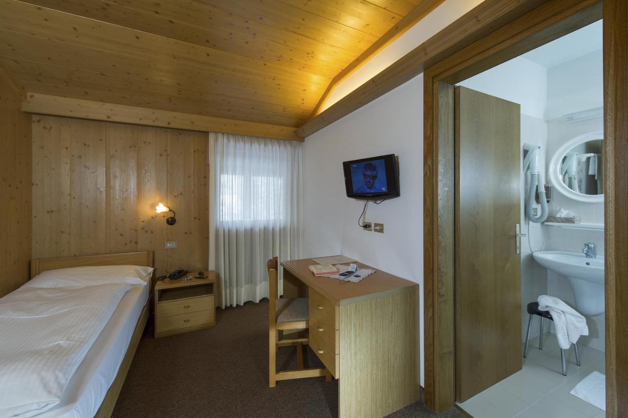 Hotel Gran Mugon Vigo di Fassa Camera foto