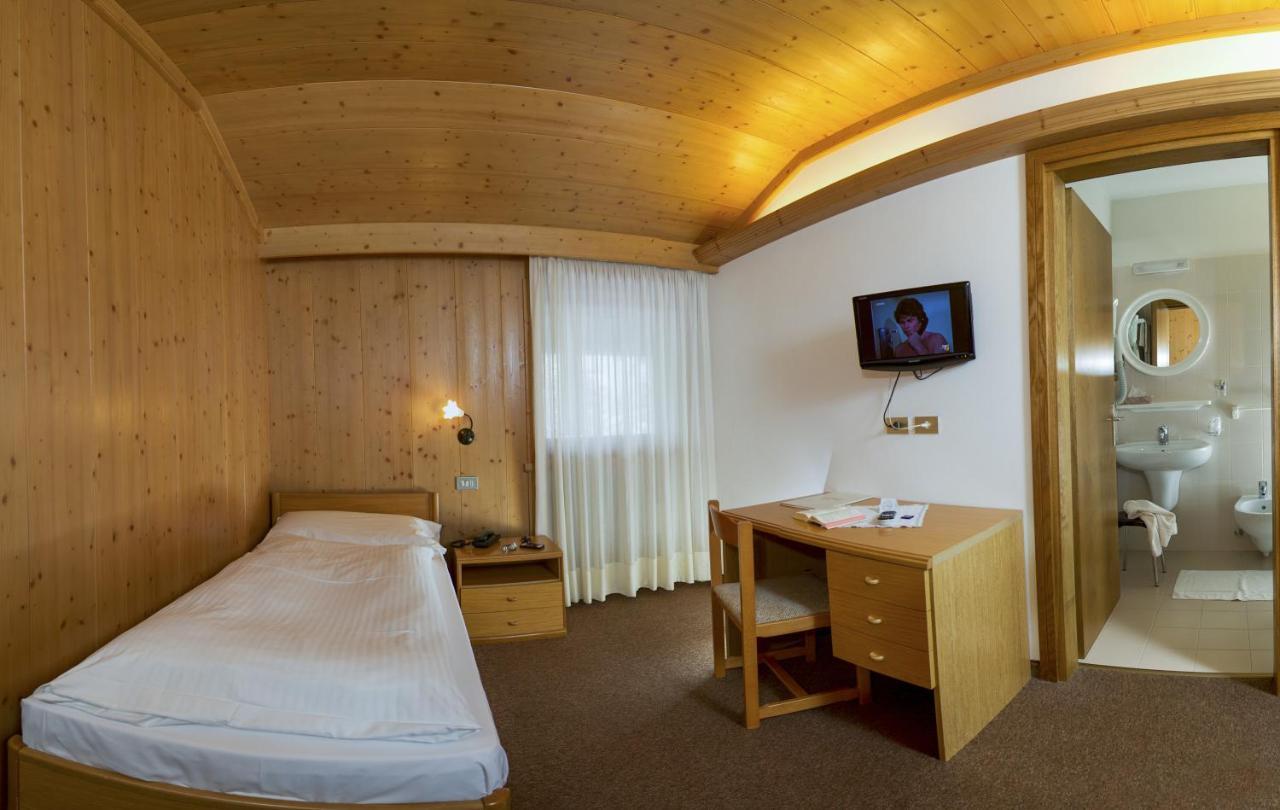 Hotel Gran Mugon Vigo di Fassa Camera foto