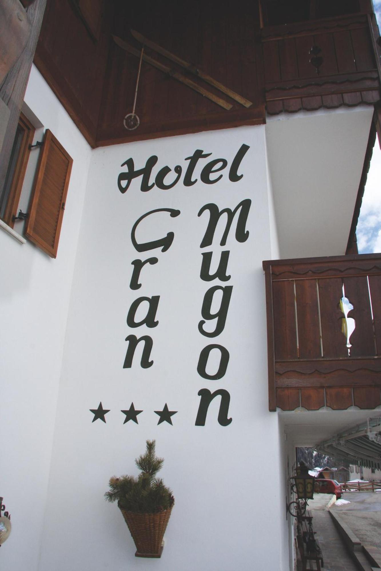 Hotel Gran Mugon Vigo di Fassa Esterno foto