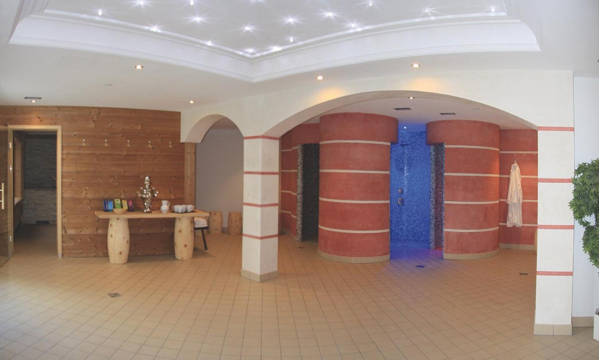 Hotel Gran Mugon Vigo di Fassa Esterno foto