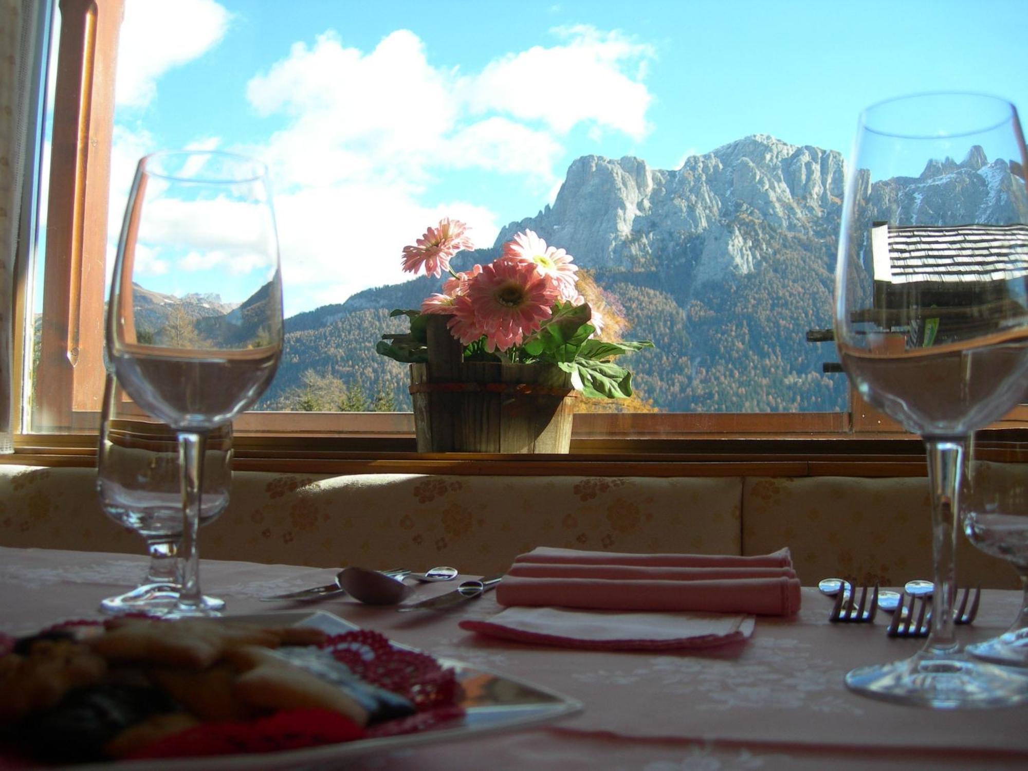 Hotel Gran Mugon Vigo di Fassa Esterno foto