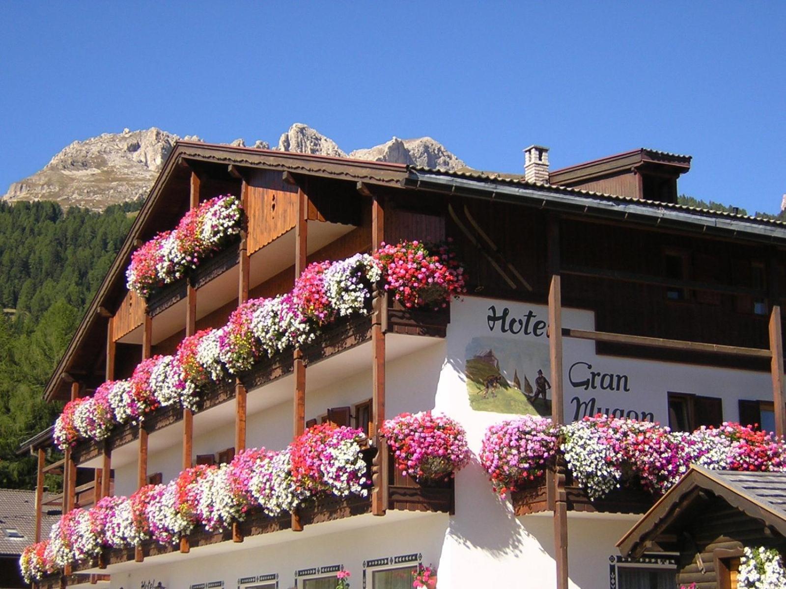 Hotel Gran Mugon Vigo di Fassa Esterno foto